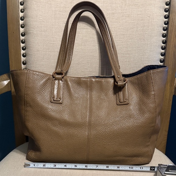Tommy Hilfiger Tote (Well Loved) - Picture 5 of 13